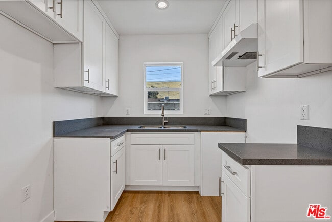 Photo - 222 E Vernon Ave