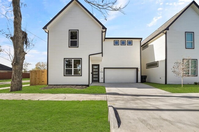 Photo - 7034 England St House
