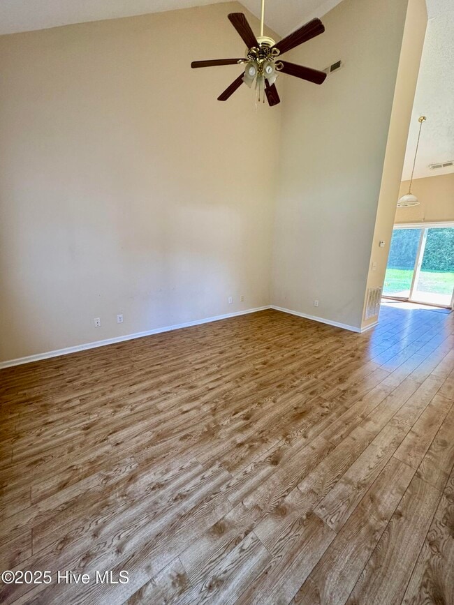 Photo - 1127 Brownlea Dr