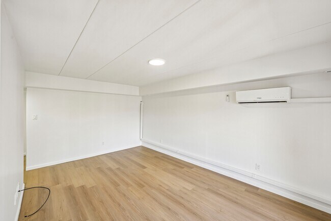 Living Area - Creekview Terrace Apartments