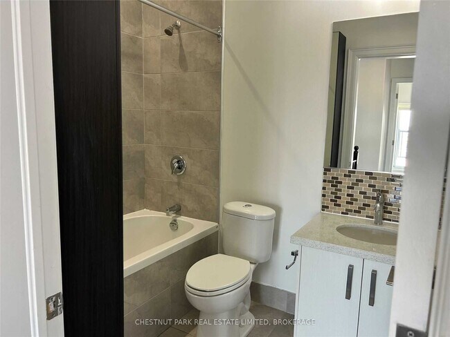 Photo - 3443 Bathurst Street