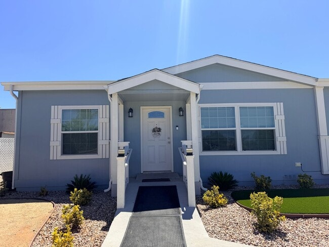 Building Photo - 3 Bedroom | 2 Bathroom in El Cajon