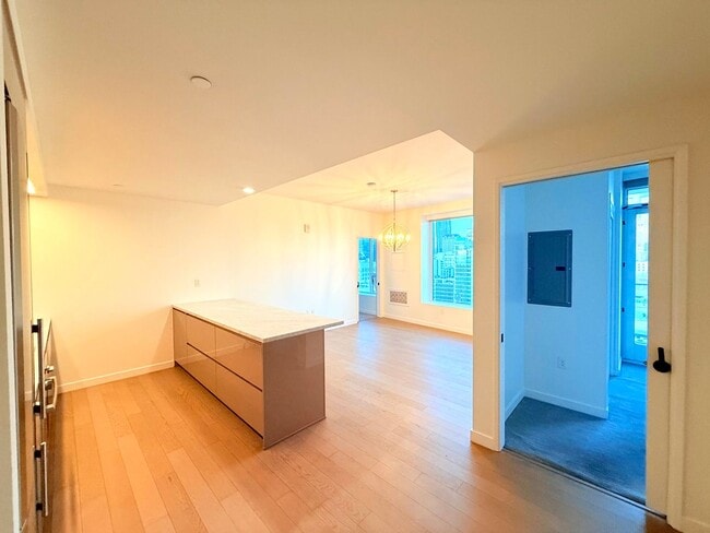 Photo - Very Unique Spacious Two Bedroom - Two bath luxury Condo with Views and Pool Unit 1404