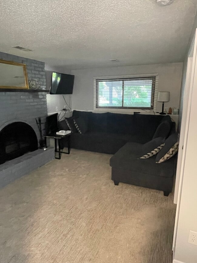 Photo - 6941 Ives Ln N