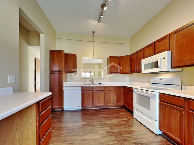 Photo - 1302 Shannon Ln