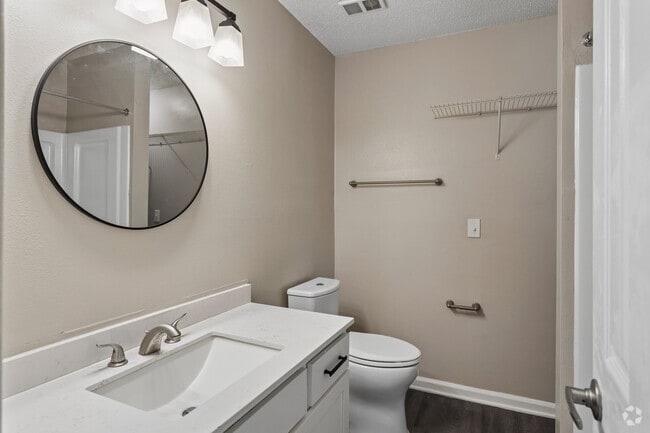 2BR, 2BA - 880SF - Primary Bathroom