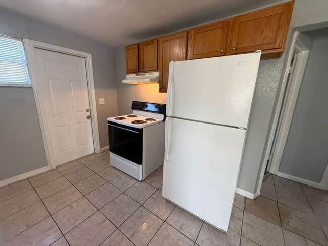 Photo - Cozy 3/1 House | Apply for FREE This Holiday Season!