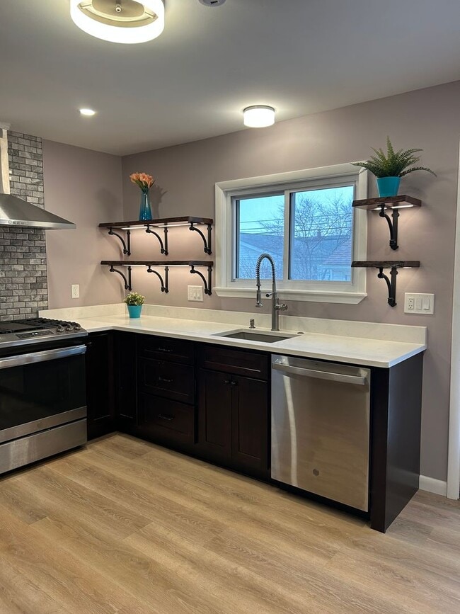 Photo - Brick Ranch for Rent in Mayfield HTS walking distance to Golden Gate Plaza