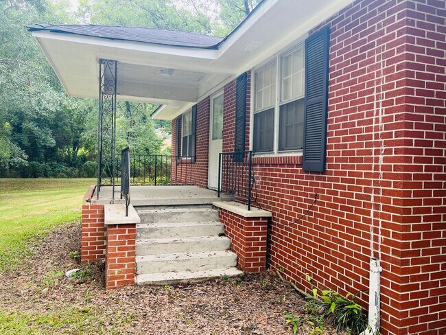 Photo - 3 bedroom, 1.5 all brick ranch with 2 car ...
