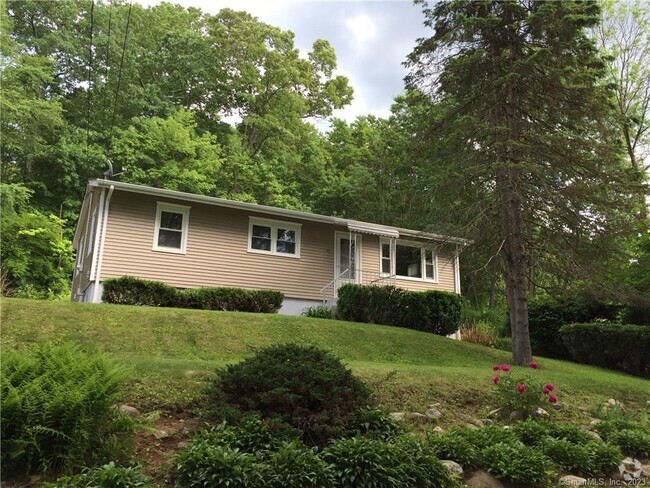 Building Photo - 17 Cherokee Dr Rental