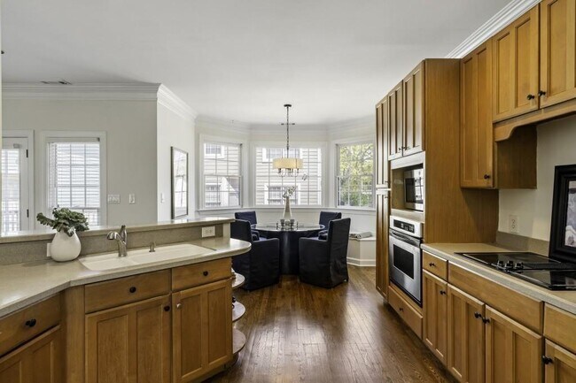 Photo - 78 Crumley St SE