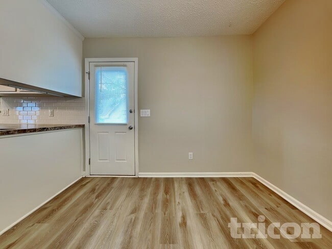 Photo - 504 Lord Howe Rd