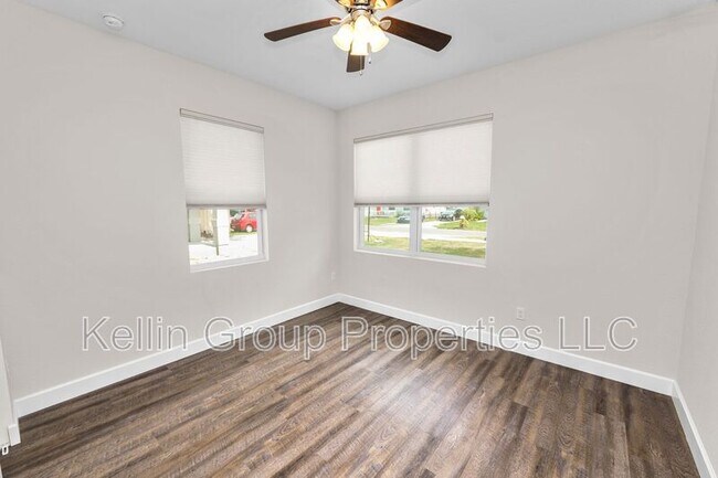 Photo - 3725 57th Ave N