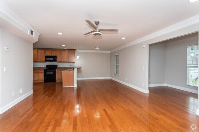 2BR, 2BA - 1,121 SF