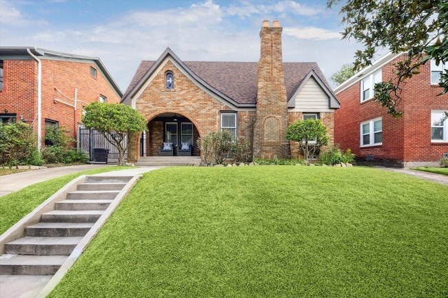 Photo - 1935 W McKinney St