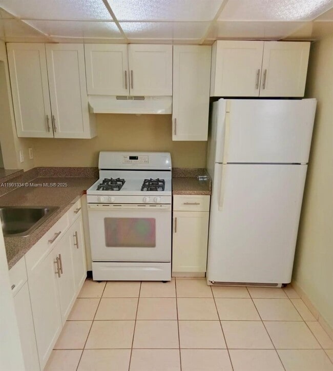 Building Photo - 18051 NW 68th Ave Unit J102