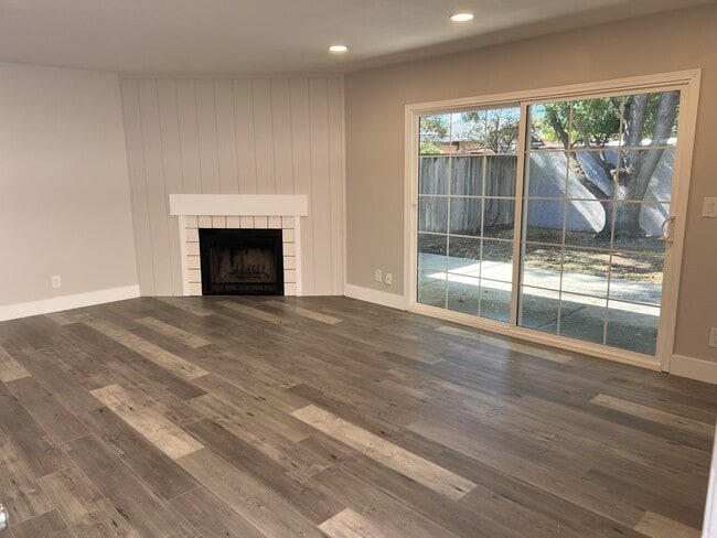 Building Photo - 5177 Oxbow Ct