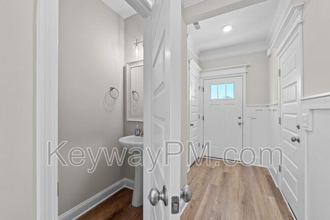 Photo - 2024 Denmark Ave SE