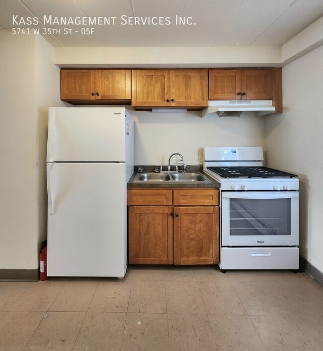 Building Photo - 5741 W 35th St Unit 05F Rental