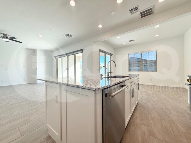 Photo - 213 E Birchwood Pl