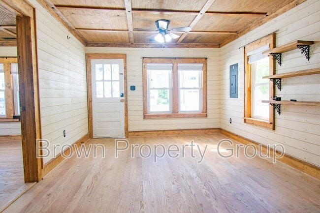 Photo - 1203 Simpson St