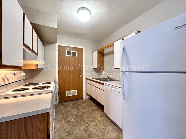 Photo - 587 W Randall St Unidad 101