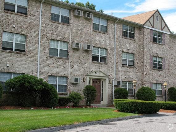 Building - Towne Lyne Village