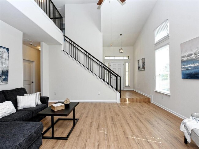 Photo - 316 Potters Peak Way