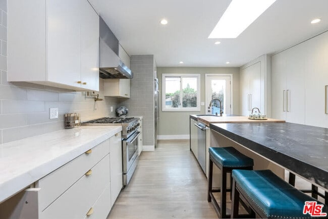 Photo - 9016 Dicks St