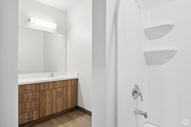 2BR, 1BA - 834SF - Bathroom