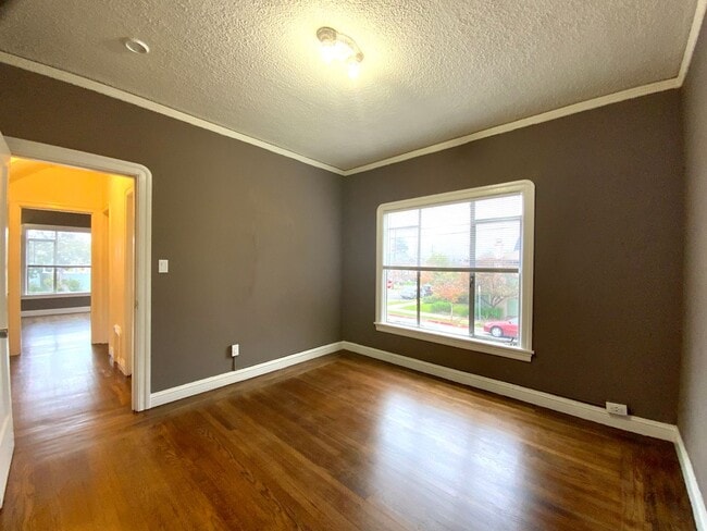 Photo - Spacious 1BR w/ Bonus Room! Laundry On Site! PRIVATE GARAGE PARKING! Unidad A