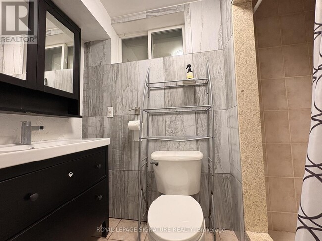 Photo - 885 Runningbrook Dr