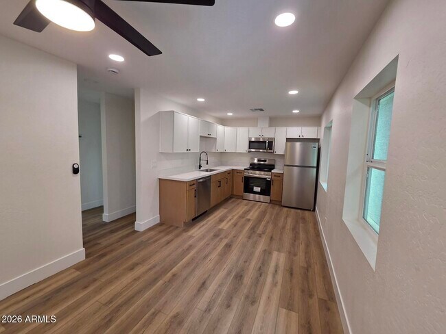 824 N 11th Ave Unit 2