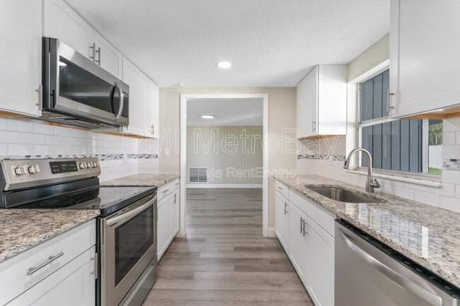 Photo - 6121 N Falkenburg Rd
