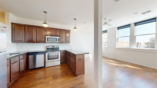 Photo - 206 N Main St Unidad 126