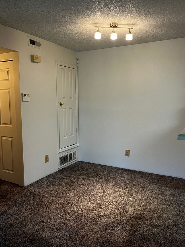 Photo - Well Maintained 2 bed 2 bath condo in Woodside Village! Unit 8-204