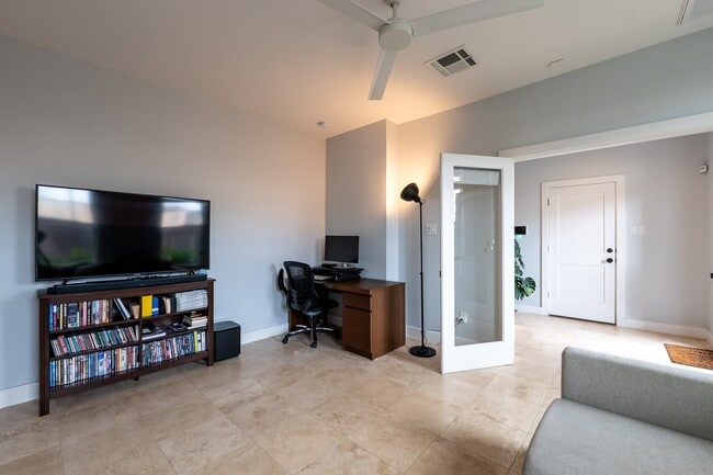 Photo - 1318 Reinerman St