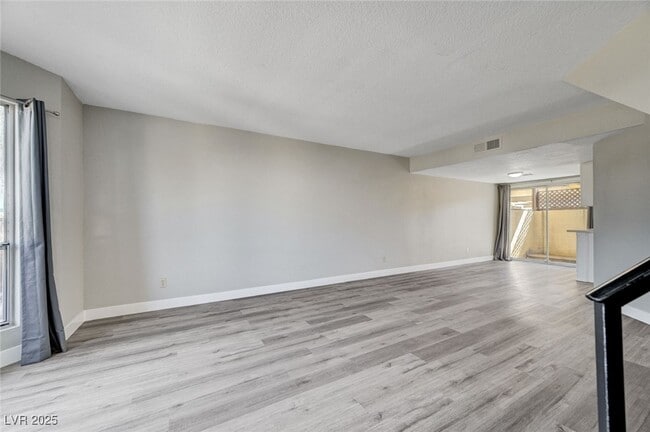 Photo - 527 Kristin Ln