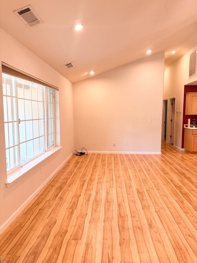 Photo - 1822 Heller Ln