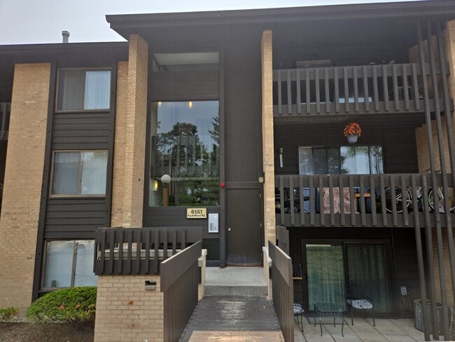 Photo - 6151 Knoll Wood Rd Unidad 305 Rental