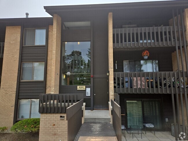 Building Photo - 6151 Knoll Wood Rd Unit 305 Rental