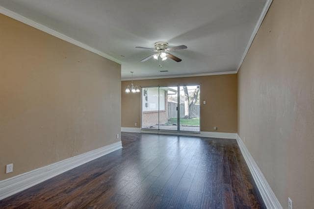 Photo - 3719 Crestpark Dr
