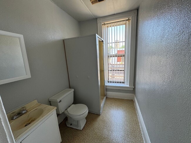 Photo - Small Affordable Downtown Davenport Studio Unit Apt #7