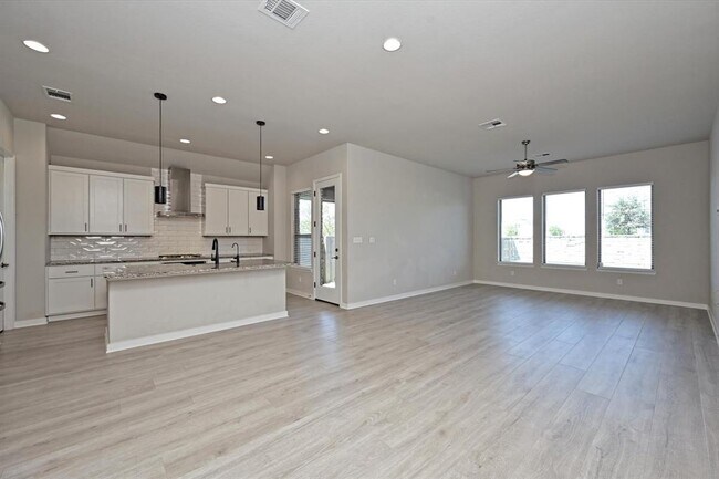 Photo - 469 Coyote Crk Wy