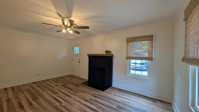 Photo - 126 E Wilburn Ave
