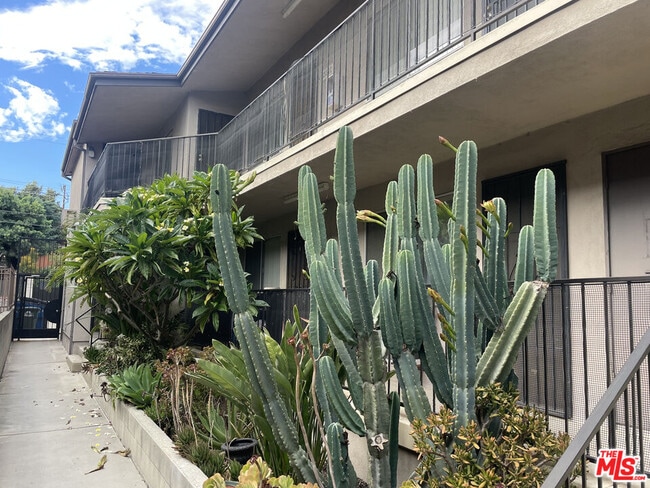 Photo - 1247 N Virgil Ave