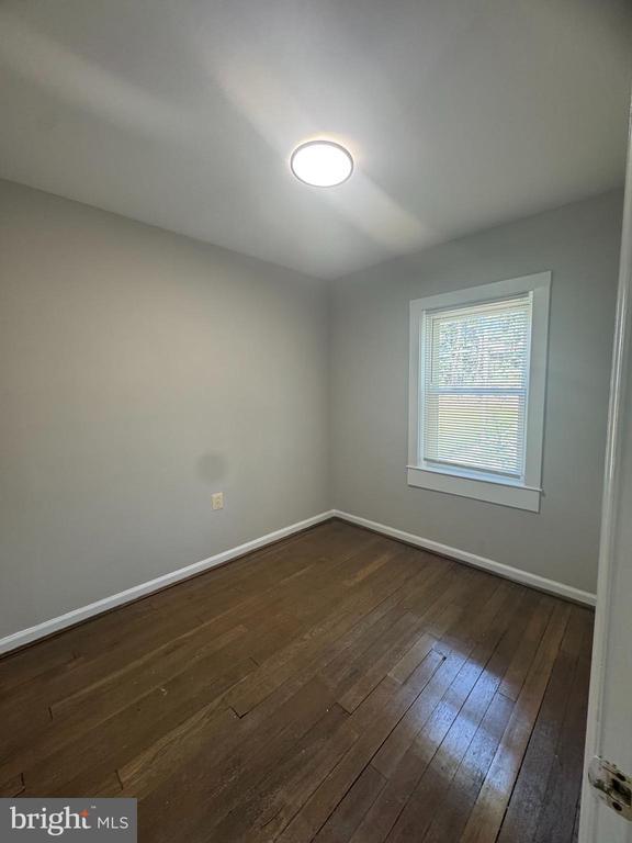 Photo - 450 Roundview Rd