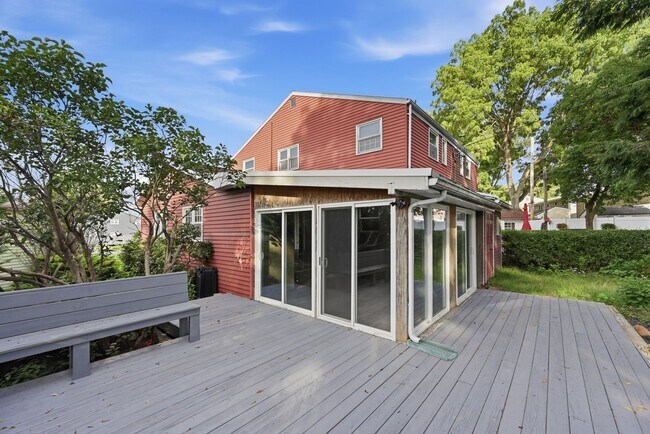 1403 Uelen Ct
