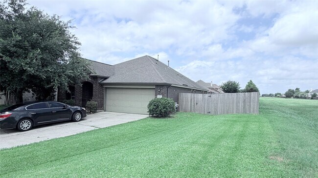 Building Photo - 16627 Fiesta Rose Ct