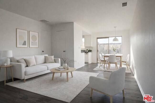 Photo - 613 W Queen St Unit 4